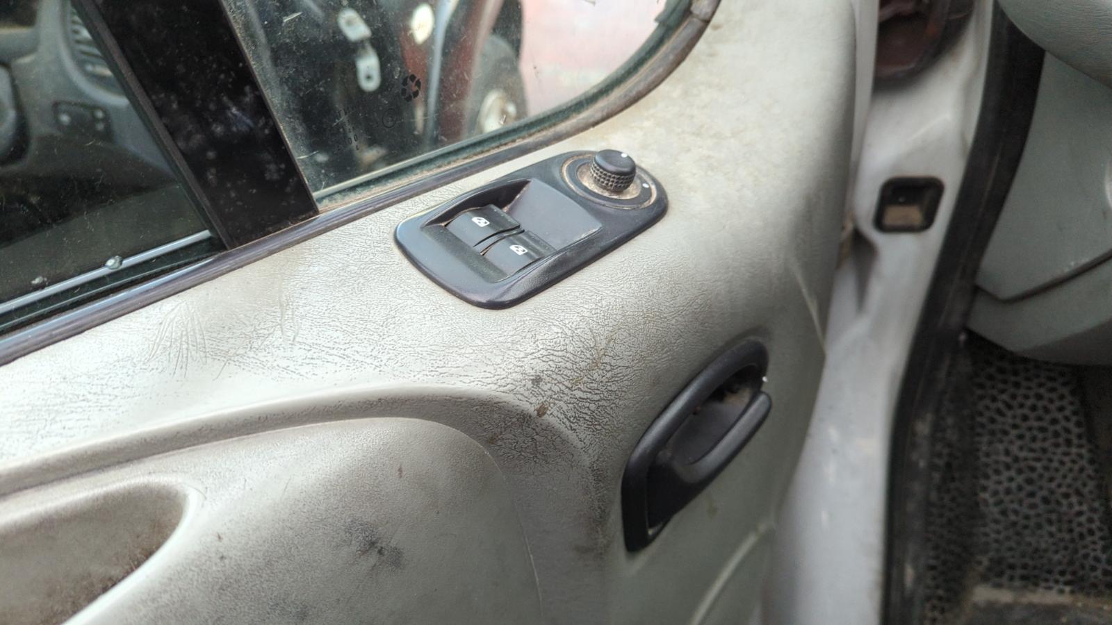 CINTURON DELANTERO IZQUIERDO RENAULT TRAFIC II Furgoneta - vista 18