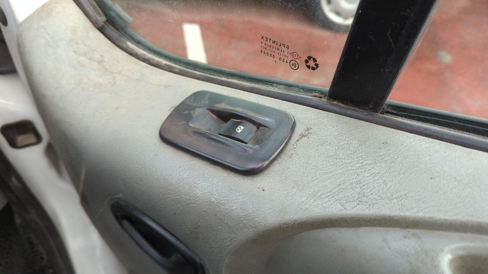 CINTURON DELANTERO IZQUIERDO RENAULT TRAFIC II Furgoneta - vista 28