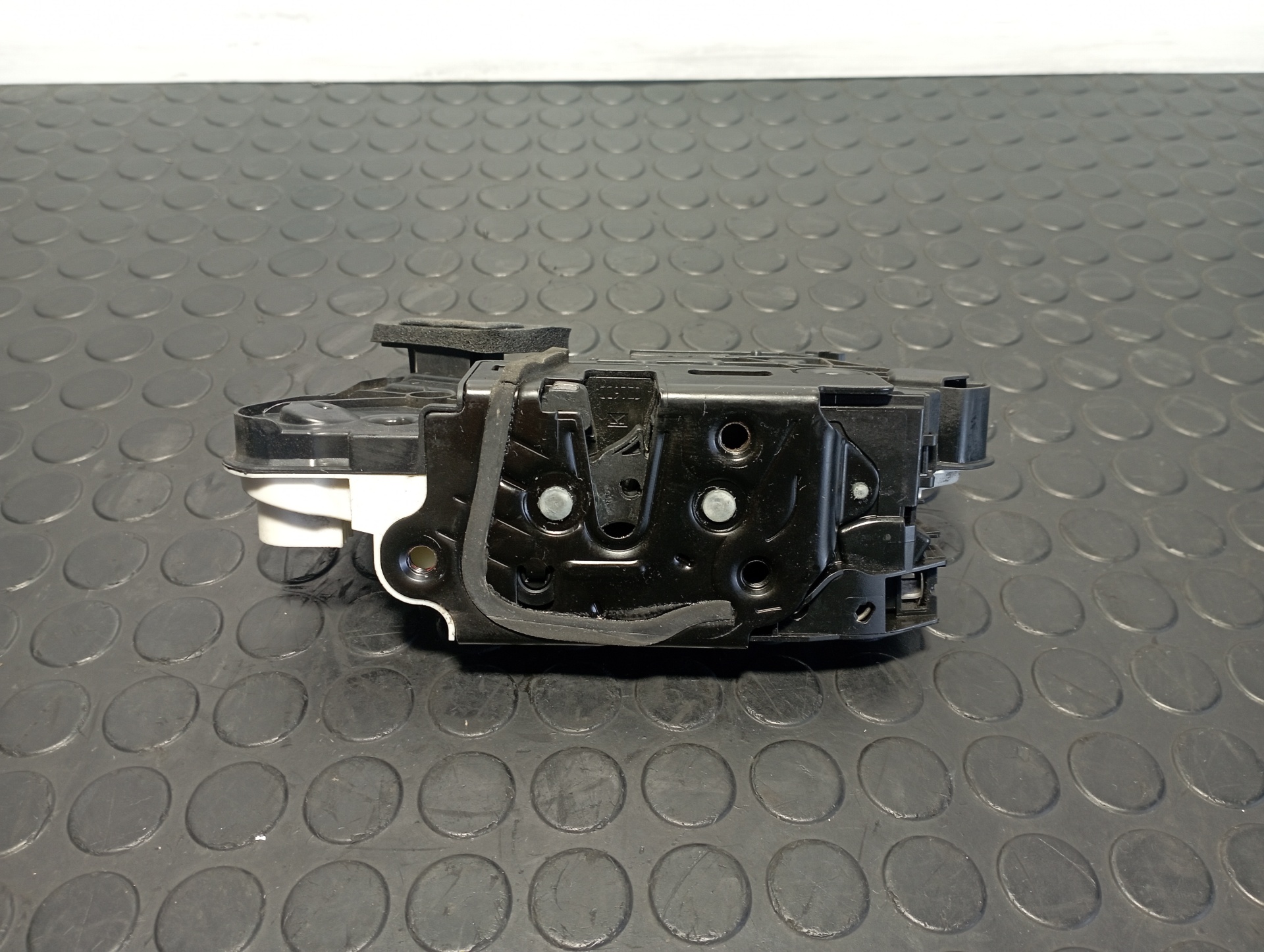 CERRADURA PUERTA DELANTERA IZQUIERDA VOLKSWAGEN GOLF VII LIM. - vista 3