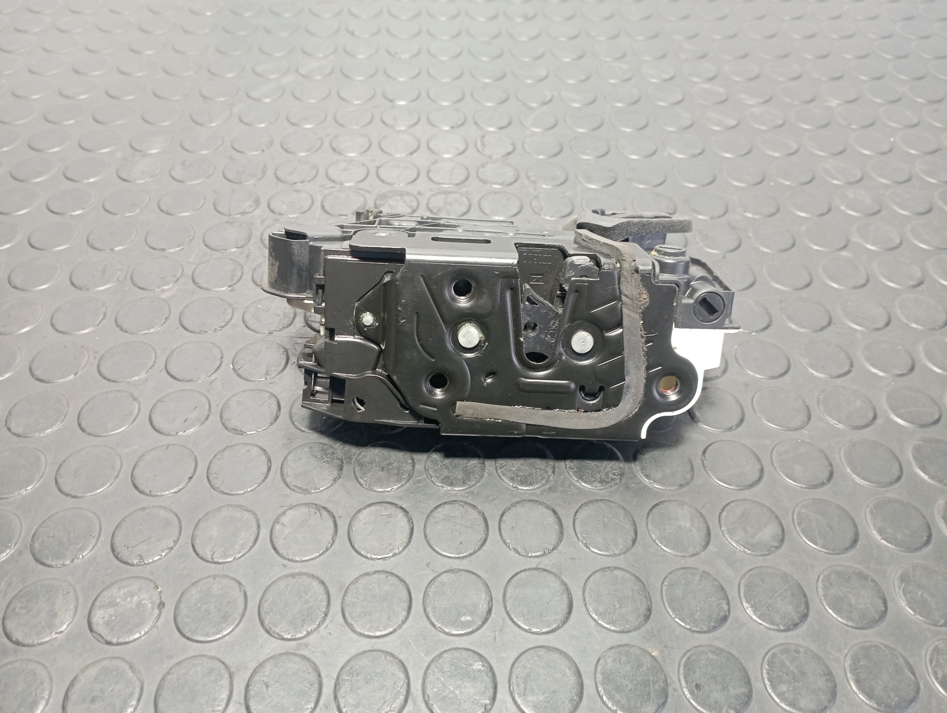 CERRADURA PUERTA TRASERA DERECHA VOLKSWAGEN GOLF VII LIM. - vista 3