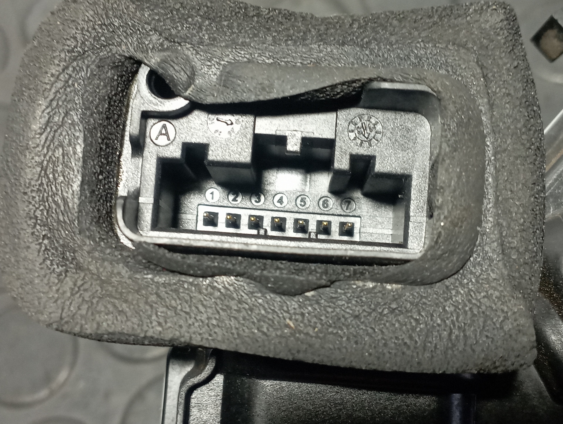 CERRADURA PUERTA TRASERA IZQUIERDA VOLKSWAGEN GOLF VII LIM. - vista 3