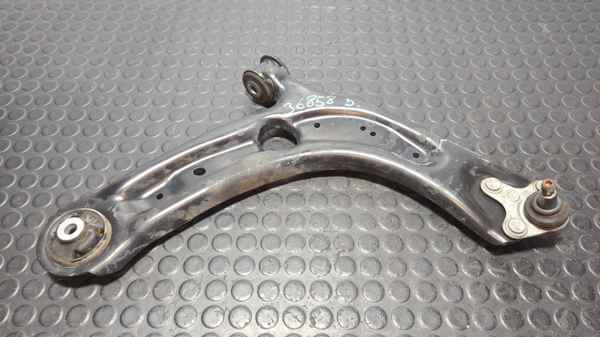 BRAZO DERECHO INFERIOR DELANTERO VOLKSWAGEN TIGUAN