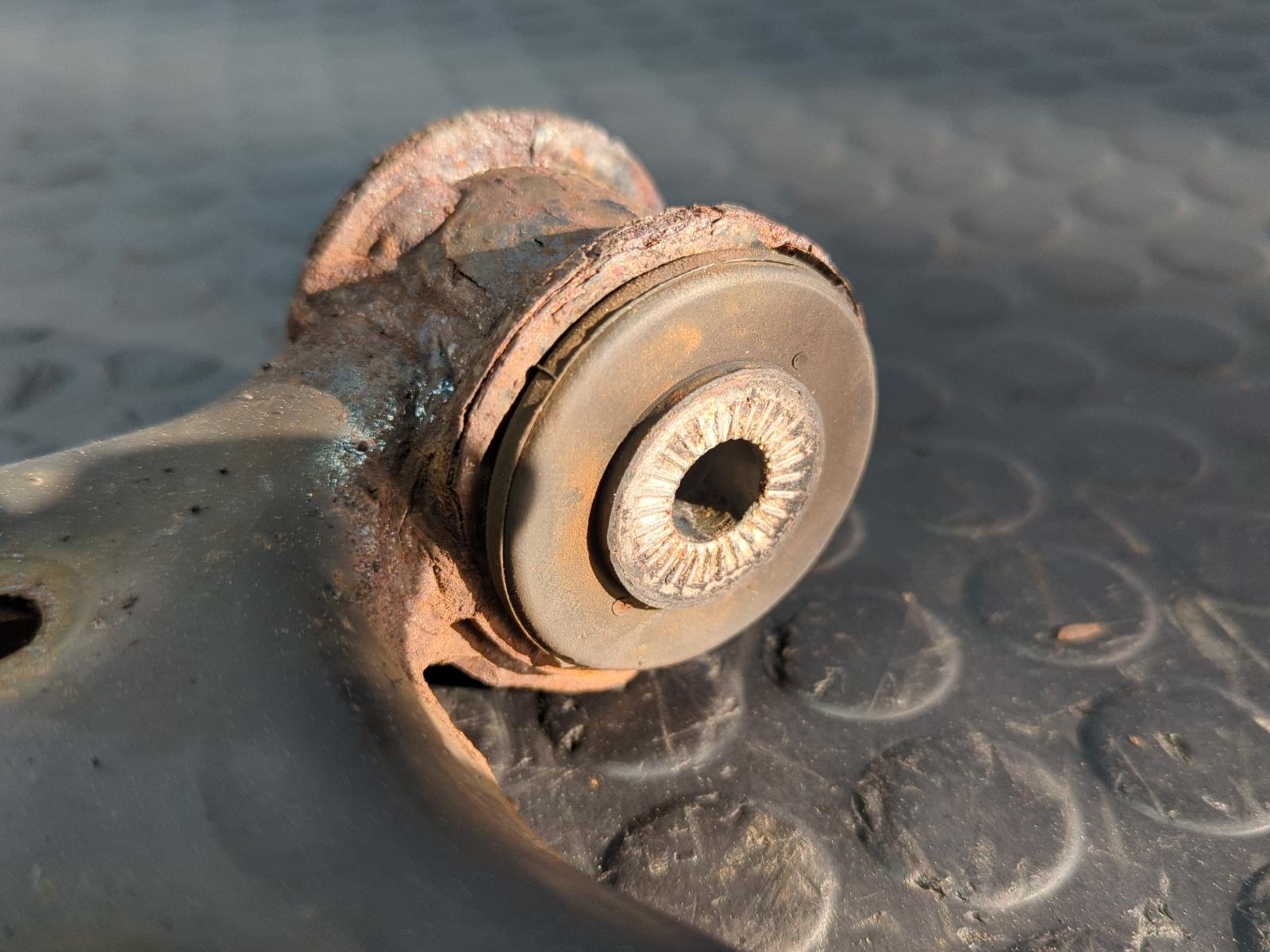 BRAZO IZQUIERDO INFERIOR DELANTERO VOLKSWAGEN GOLF VII LIM. - vista 4