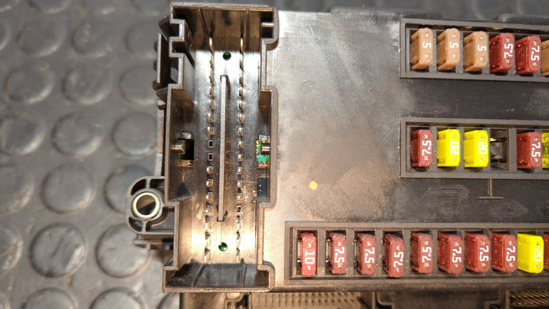 CAJA RELES / FUSIBLES PEUGEOT BOXER CAJA CERR. TECHO ELEVADO (BAT.3450)(335)(2007 =>) - vista 3