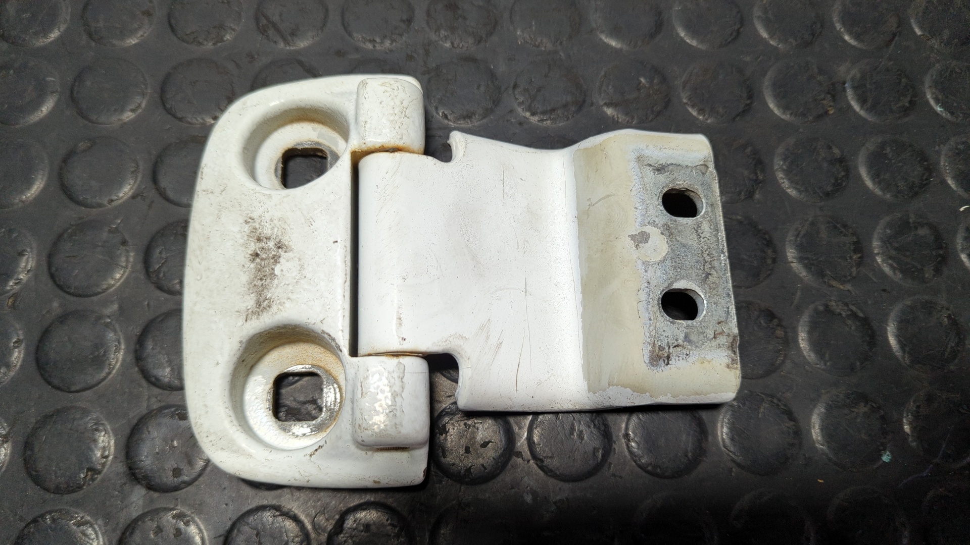 BISAGRA IZQUIERDA PORTON PEUGEOT BOXER CAJA CERR. TECHO ELEVADO (BAT.3450)(335)(2007 =>)