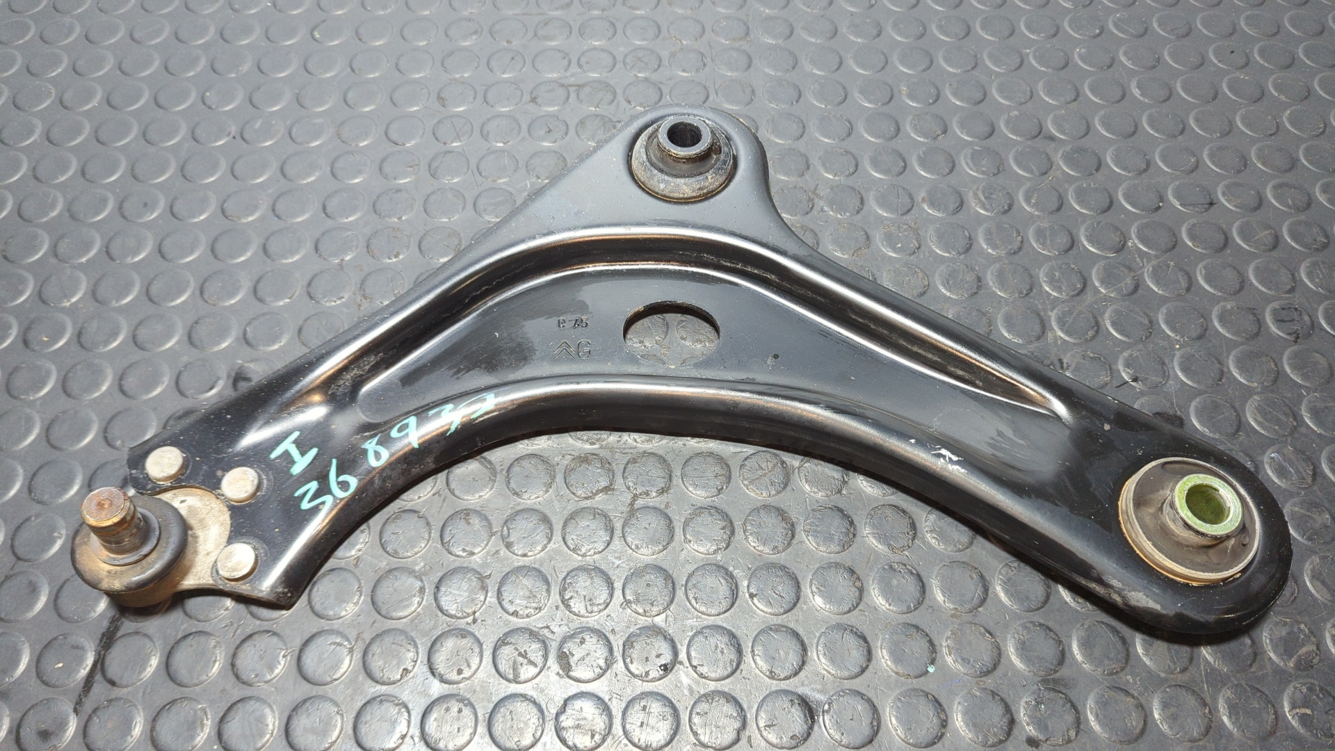 BRAZO IZQUIERDO INFERIOR DELANTERO PEUGEOT 208