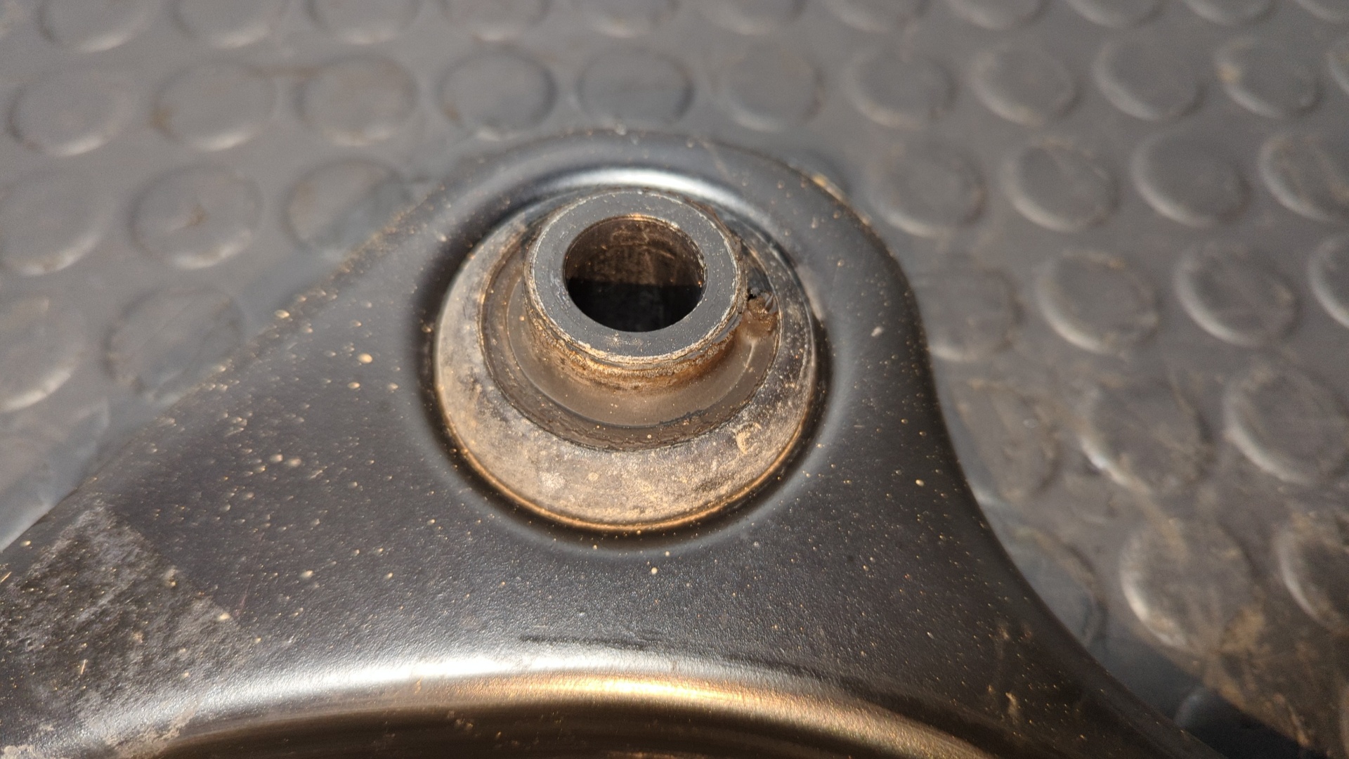 BRAZO IZQUIERDO INFERIOR DELANTERO PEUGEOT 208 - vista 2