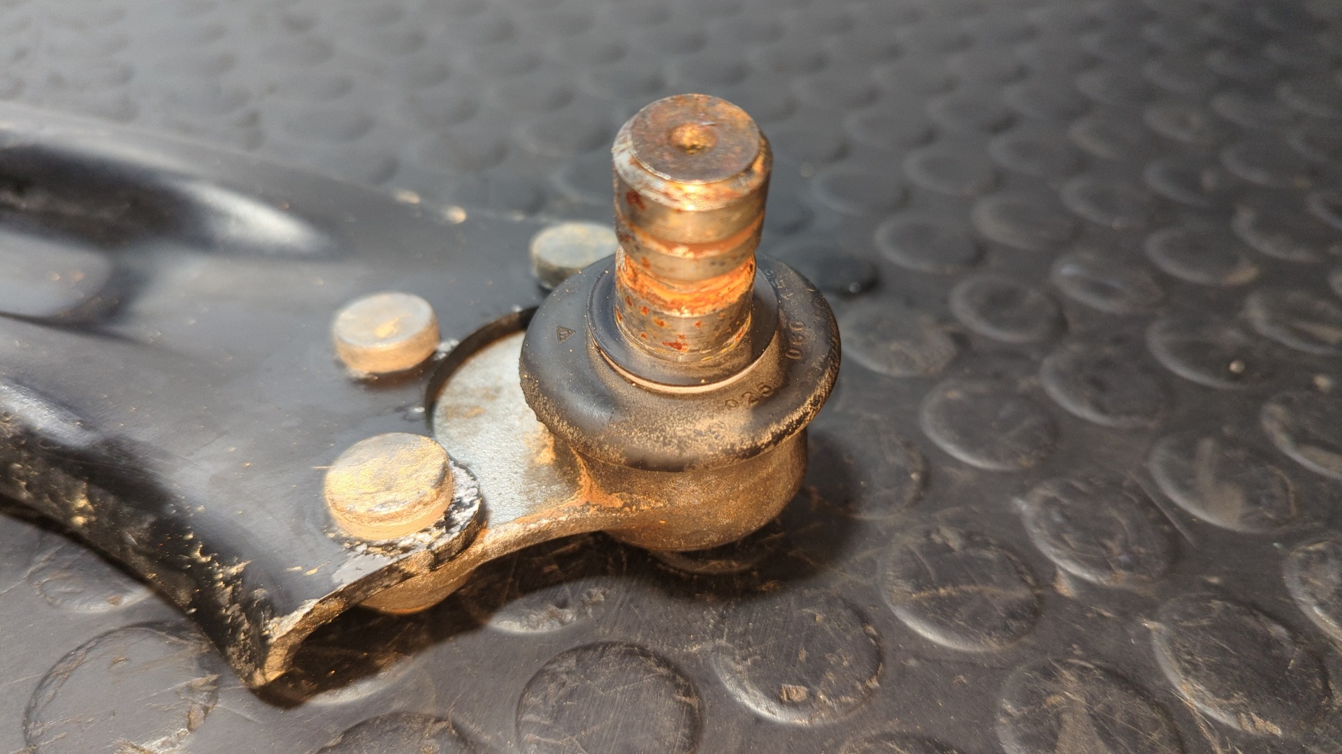 BRAZO DERECHO INFERIOR DELANTERO PEUGEOT 208 - vista 4