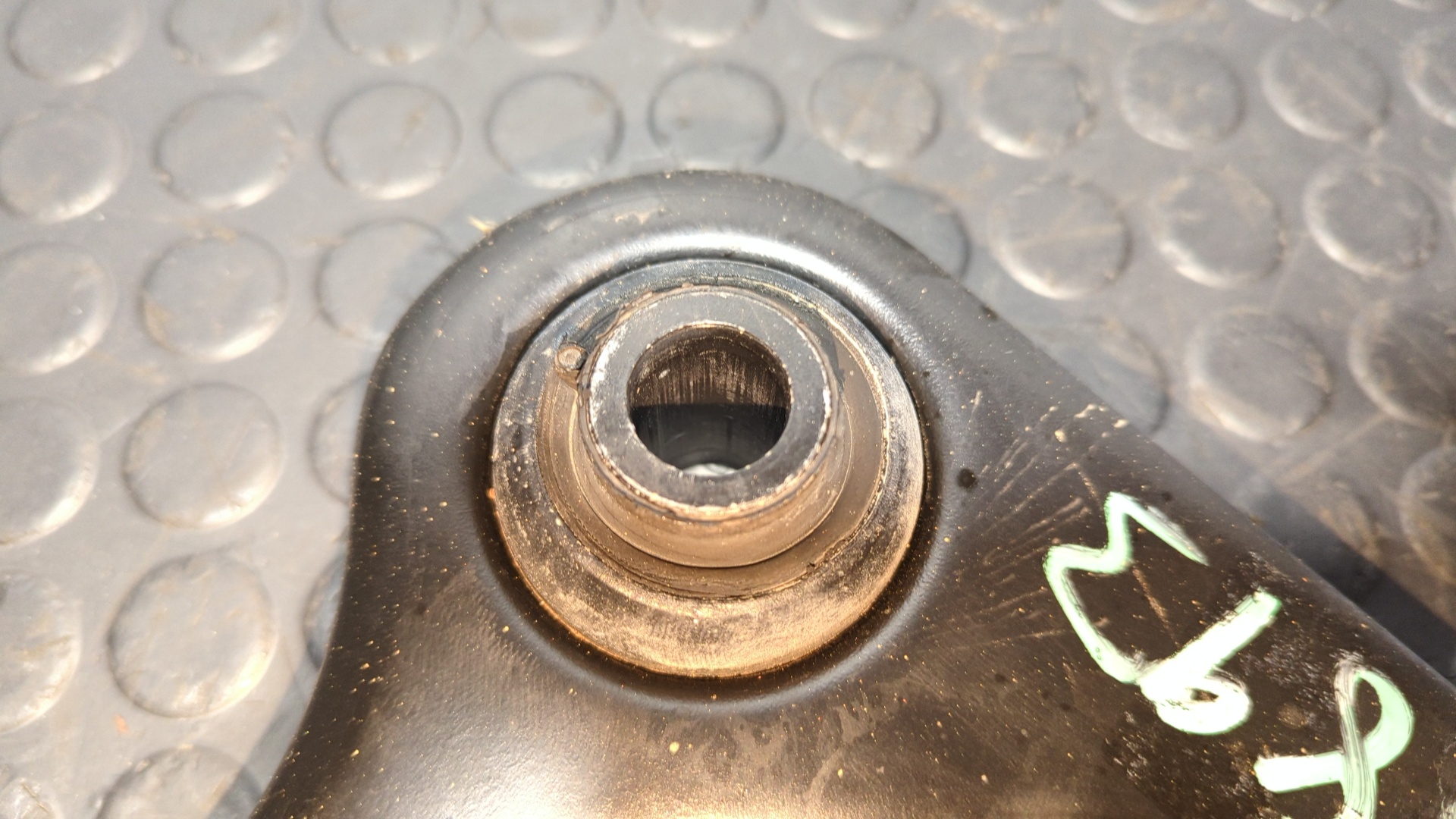 BRAZO DERECHO INFERIOR DELANTERO PEUGEOT 208 - vista 2