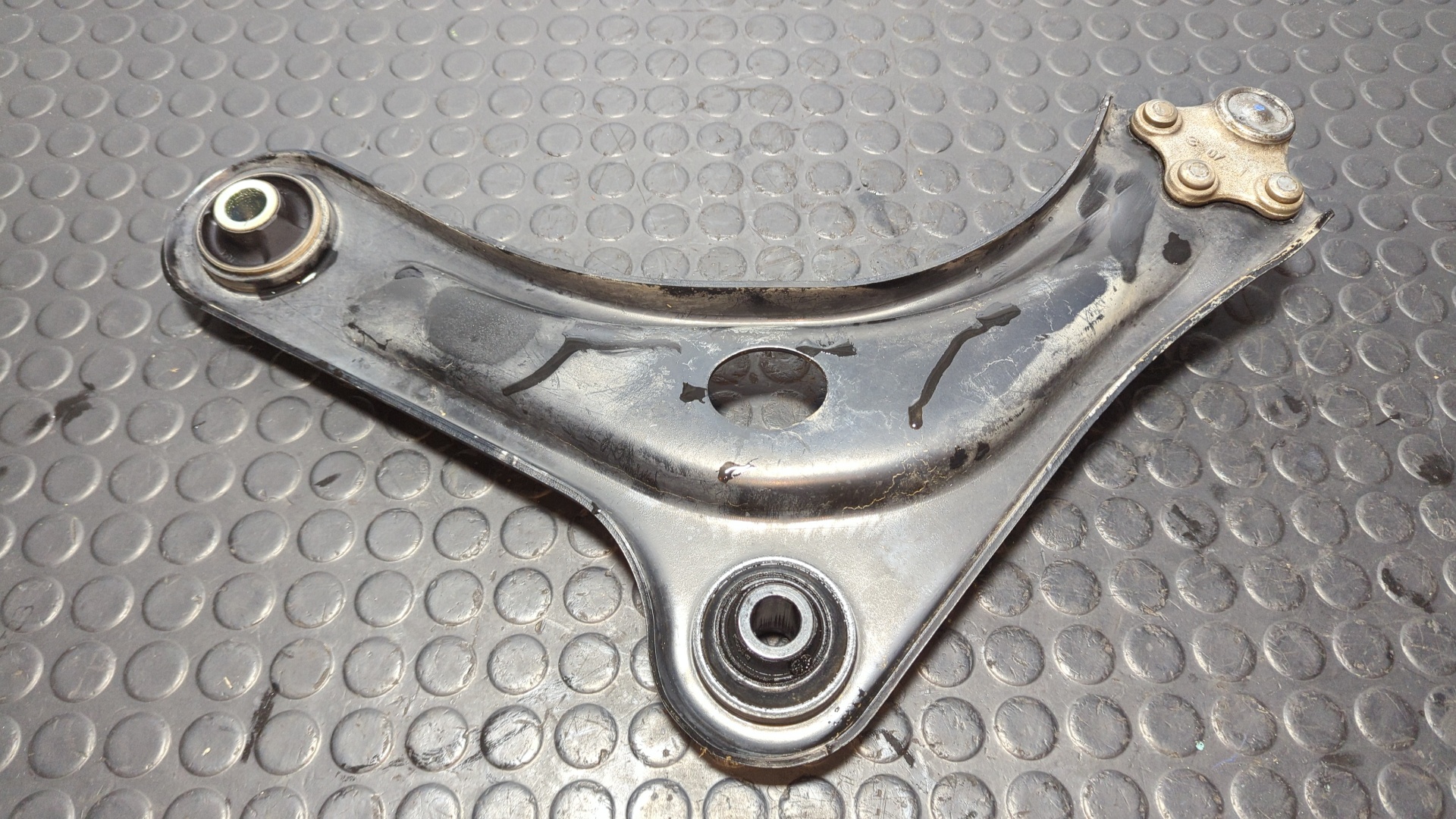 BRAZO DERECHO INFERIOR DELANTERO PEUGEOT 208 - vista 3