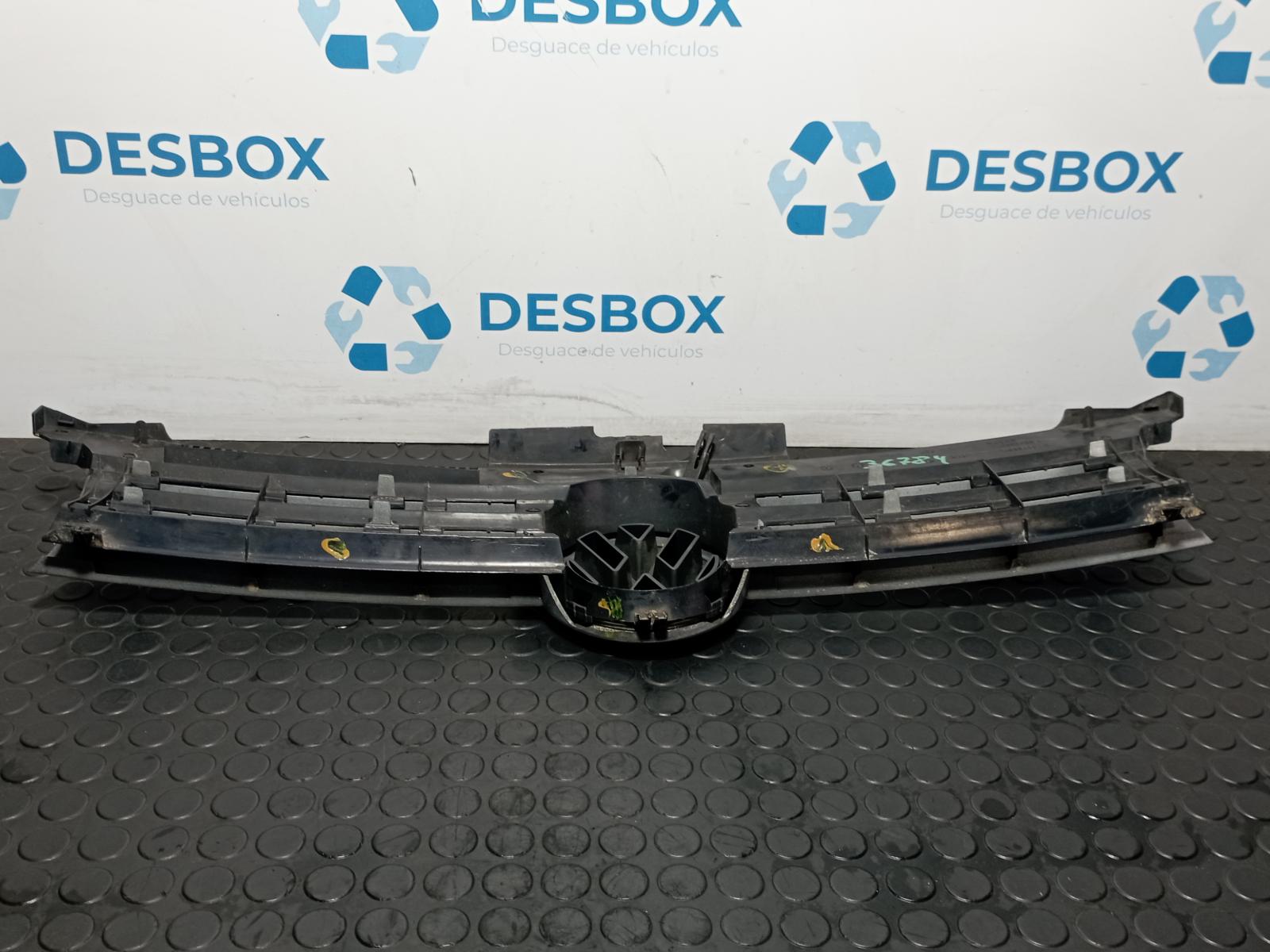 REJILLA DELANTERA VOLKSWAGEN GOLF IV BERLINA (1J1) - vista 3