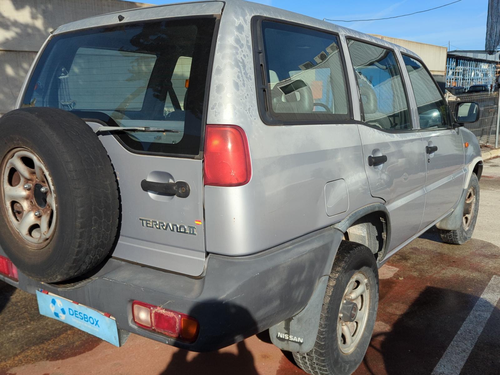 PILOTO TRASERO IZQUIERDO PARAGOLPES NISSAN TERRANO II - vista 4