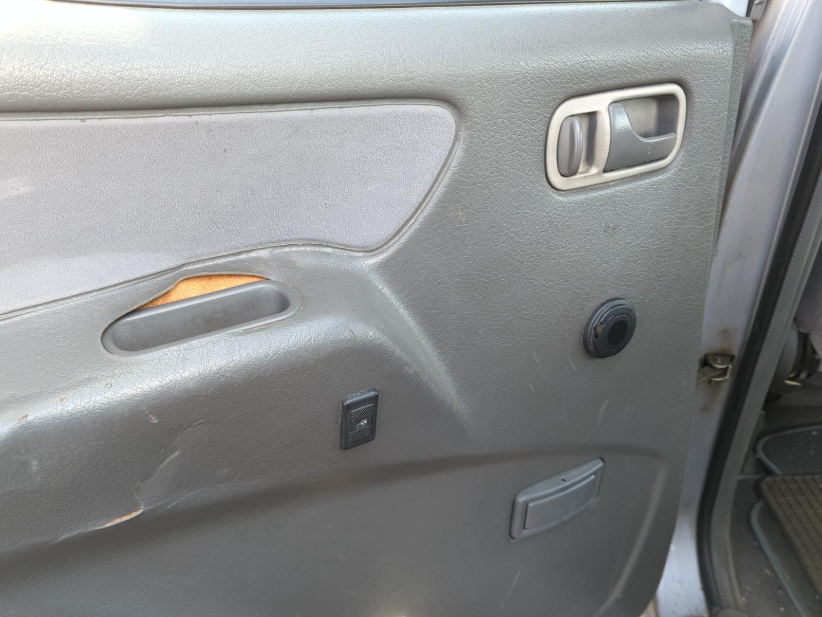 PILOTO TRASERO IZQUIERDO PARAGOLPES NISSAN TERRANO II - vista 9