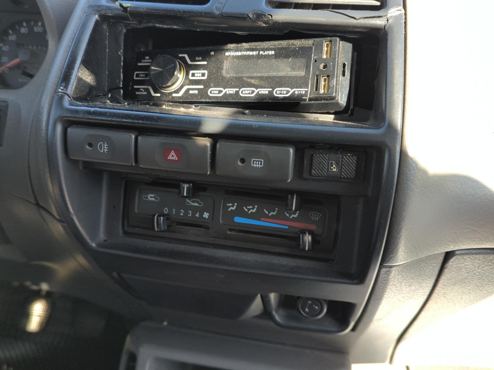 PILOTO TRASERO IZQUIERDO PARAGOLPES NISSAN TERRANO II - vista 13