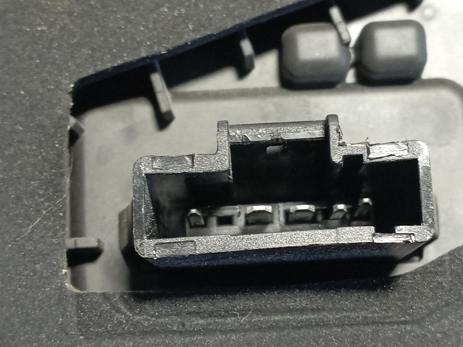 PILOTO TRASERO DERECHO DACIA SANDERO - vista 4