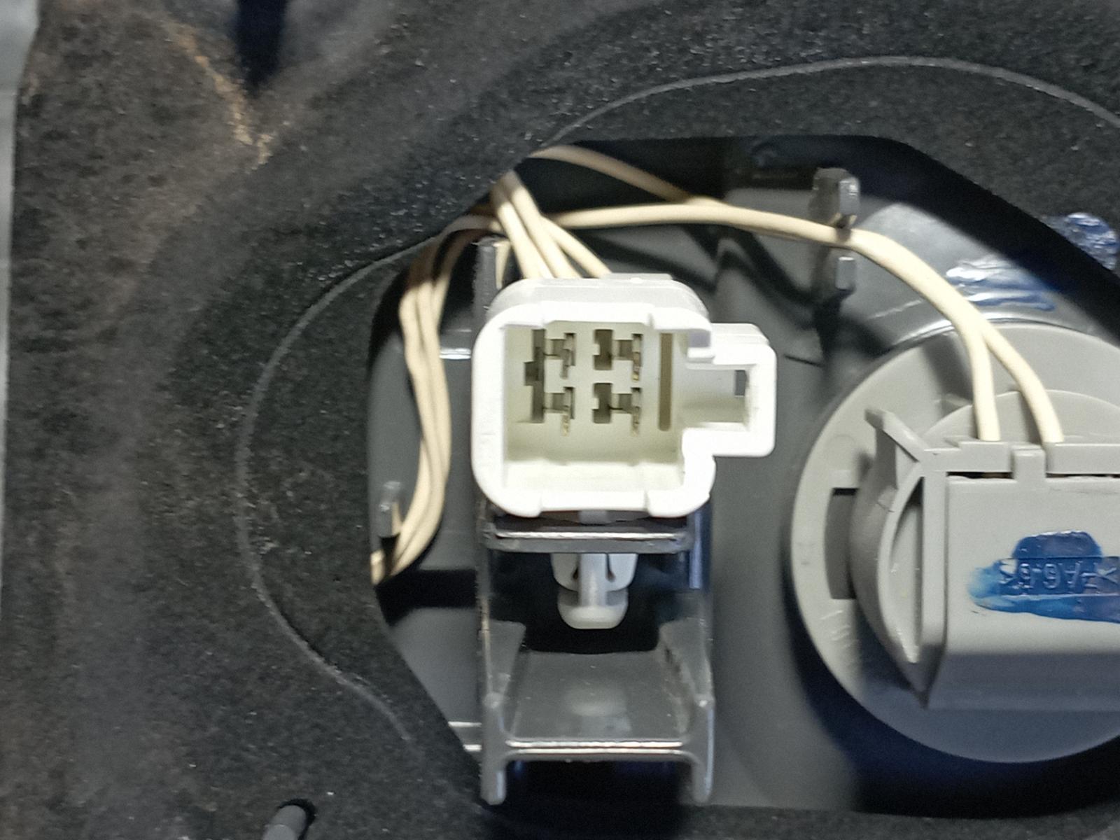 PILOTO TRASERO DERECHO TOYOTA AVENSIS CROSS SPORT (T27) - vista 3