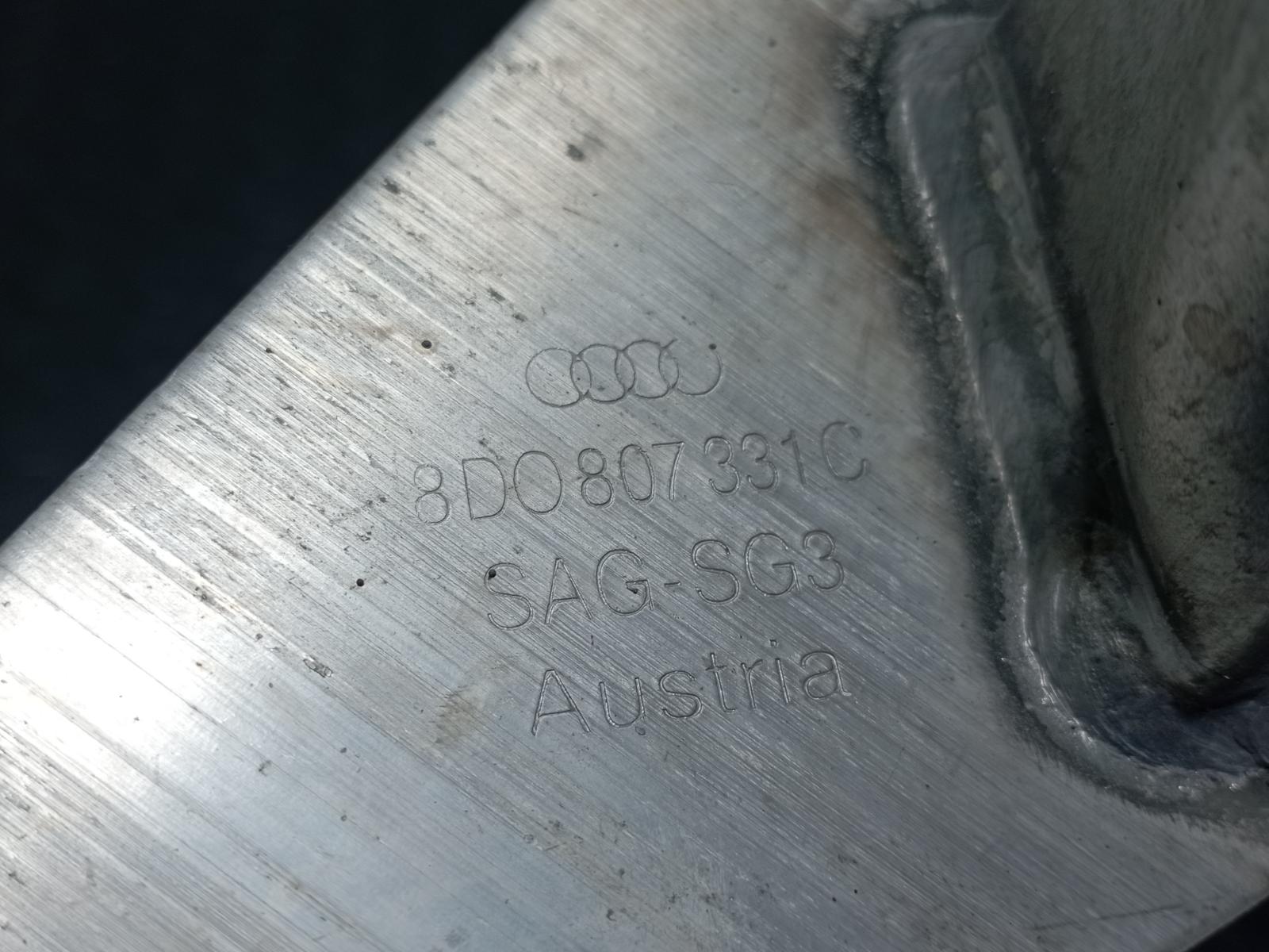 PUNTERA PARAGOLPES TRASERA IZQUIERDA AUDI A4 BERLINA (B5) - vista 5