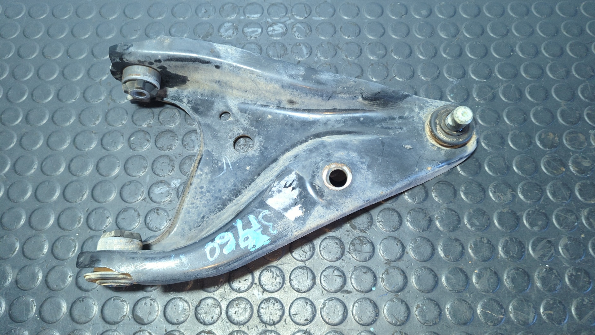 BRAZO DERECHO INFERIOR DELANTERO