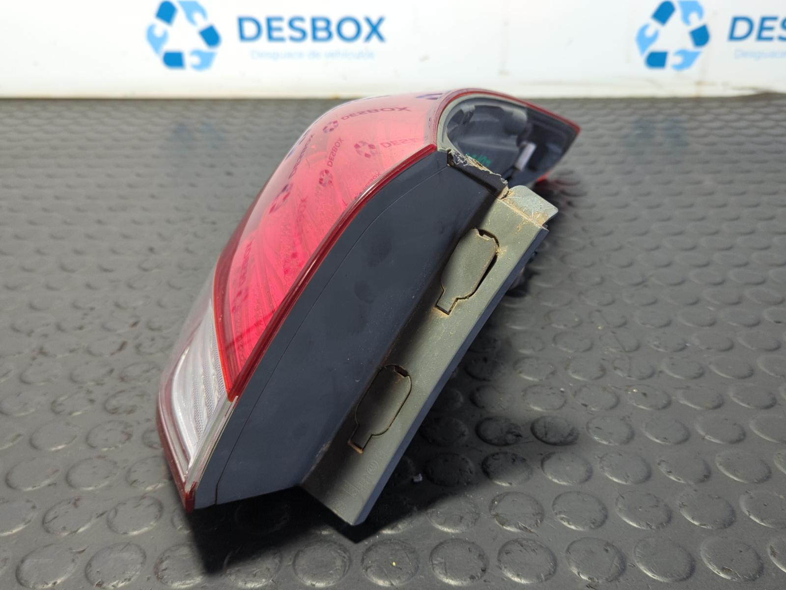 PILOTO TRASERO IZQUIERDO HYUNDAI I40 - vista 2