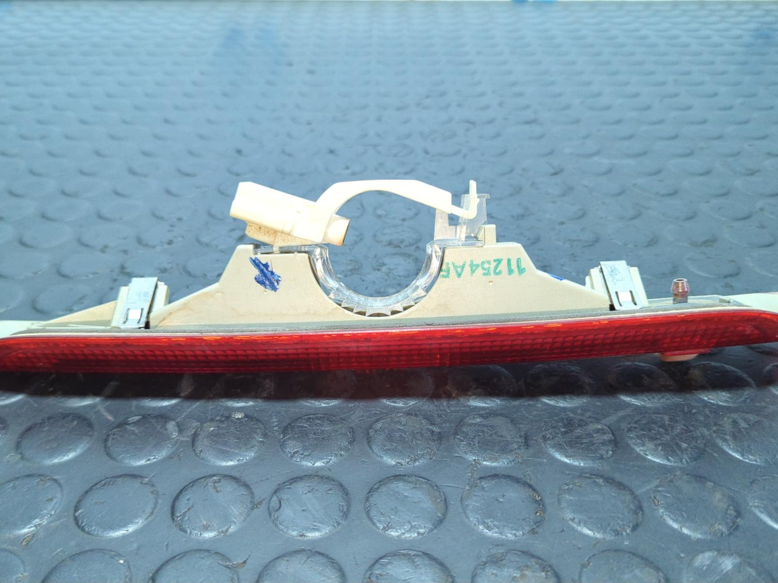 LUZ CENTRAL DE FRENO FORD FIESTA - vista 3