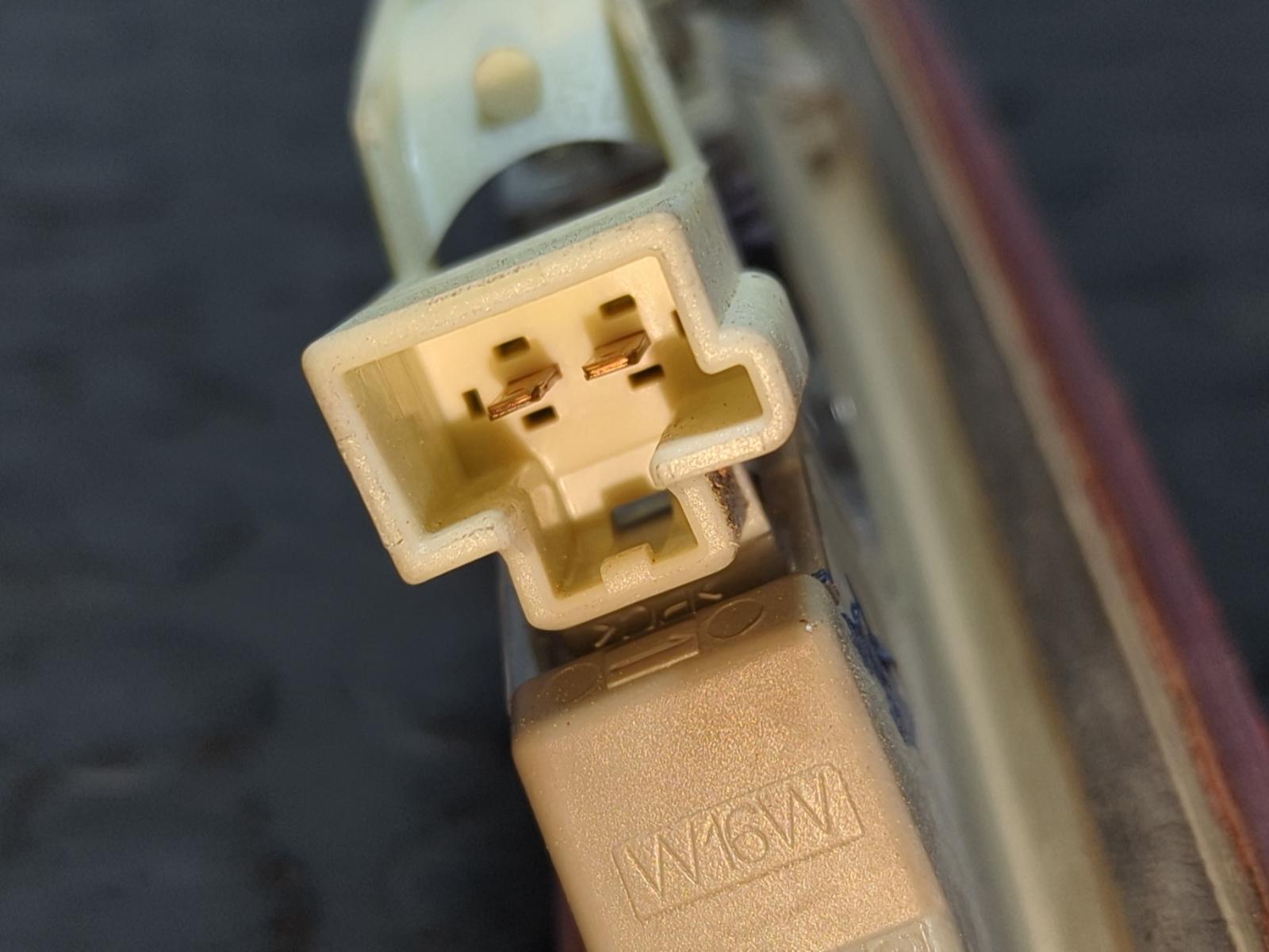 LUZ CENTRAL DE FRENO FORD FIESTA - vista 4