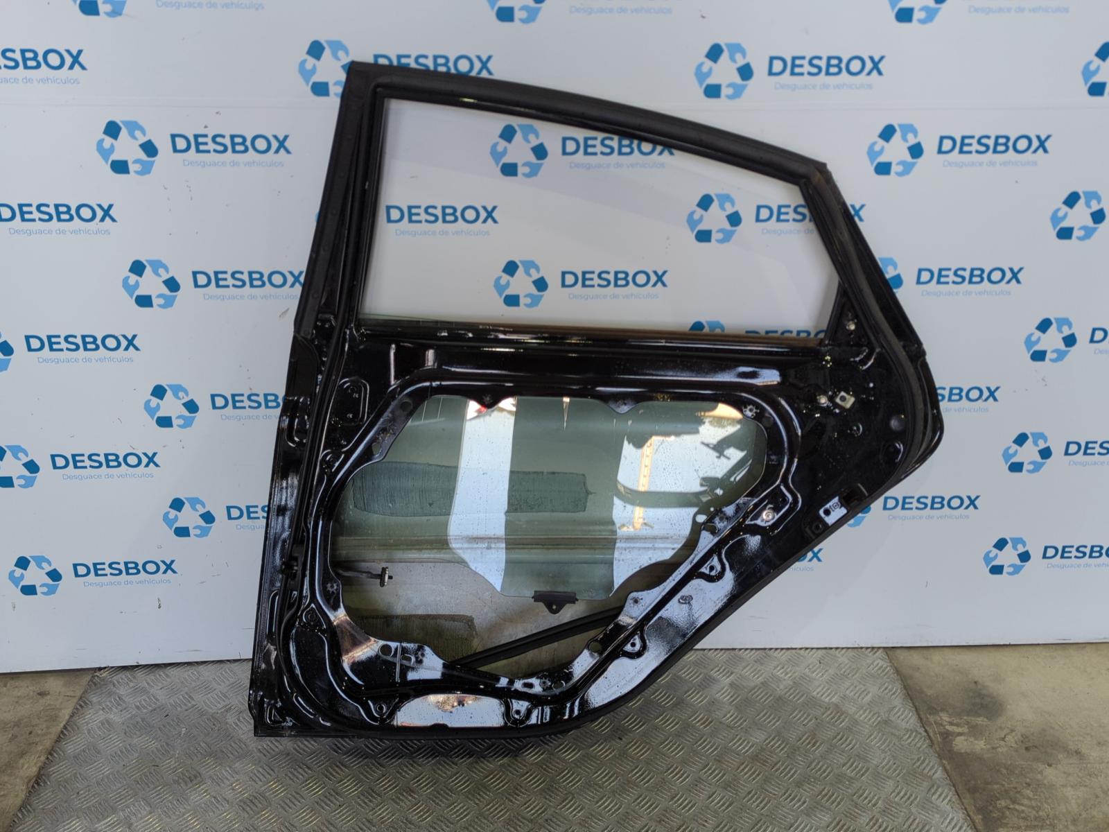Recambio de PUERTA TRASERA DERECHA para HYUNDAI I40 D4FD - NEGRO 3
