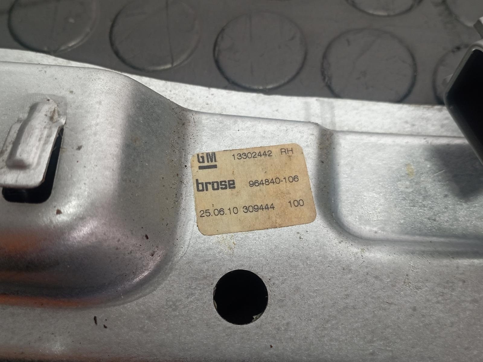 Recambio de ELEVALUNAS TRASERO DERECHO para OPEL INSIGNIA BERLINA A20DTH referencia OEM IAM 964840106 - NEGRO 2