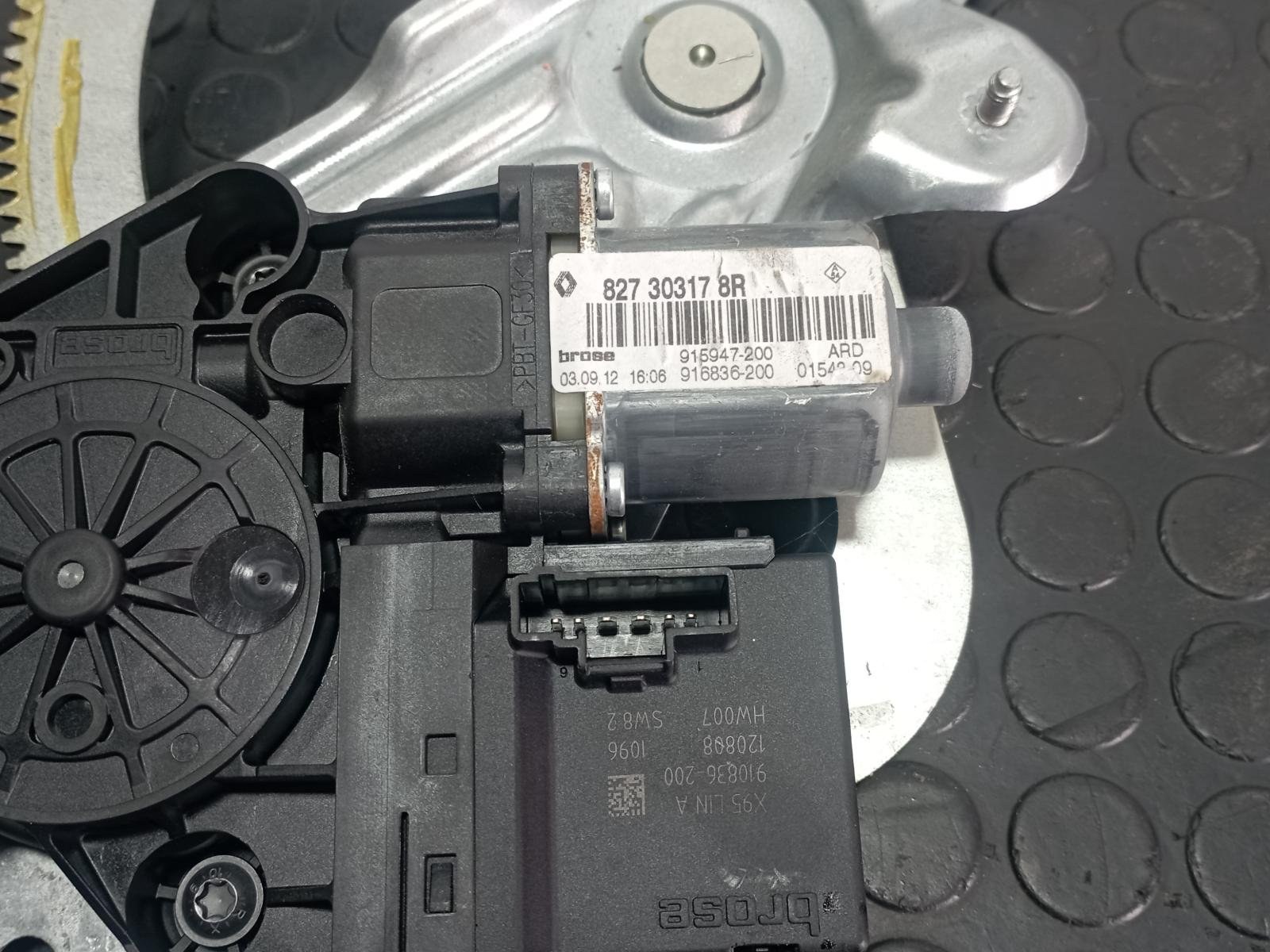 Recambio de ELEVALUNAS TRASERO DERECHO para RENAULT SCENIC III K9KN8 referencia OEM IAM 966415102 - ROJO 2