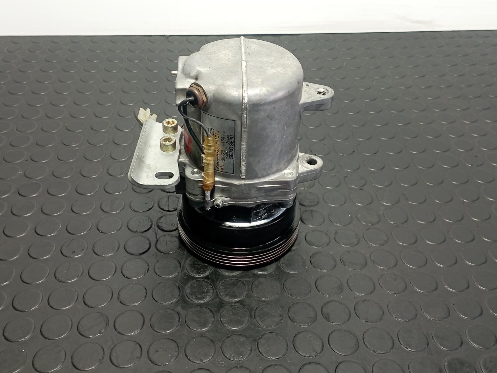 COMPRESOR AIRE ACONDICIONADO BMW SERIE 3 COMPACTO (E36) - recambio desguace - vista 4