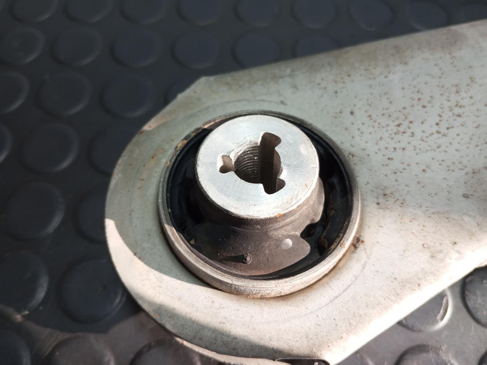 BRAZO DERECHO INFERIOR DELANTERO PEUGEOT 2008 (--.2013->) - recambio desguace - vista 3