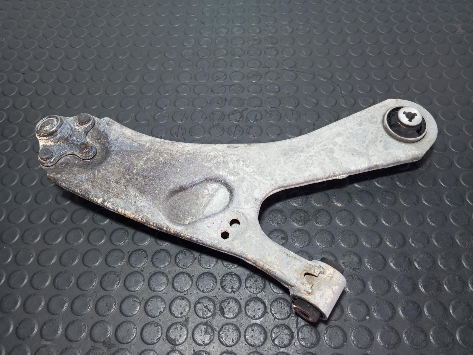 BRAZO IZQUIERDO INFERIOR DELANTERO PEUGEOT 2008 (--.2013->) - recambio desguace - vista 4