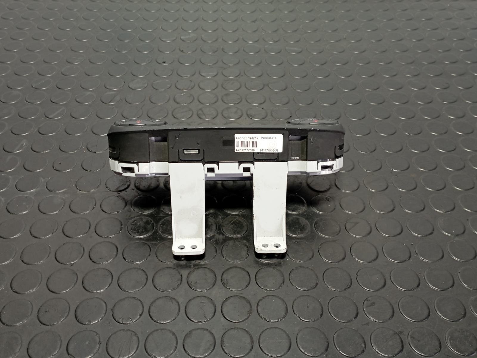 MANDO CALEFACCION / AIRE ACONDICIONADO HYUNDAI IX35 - recambio desguace - vista 2