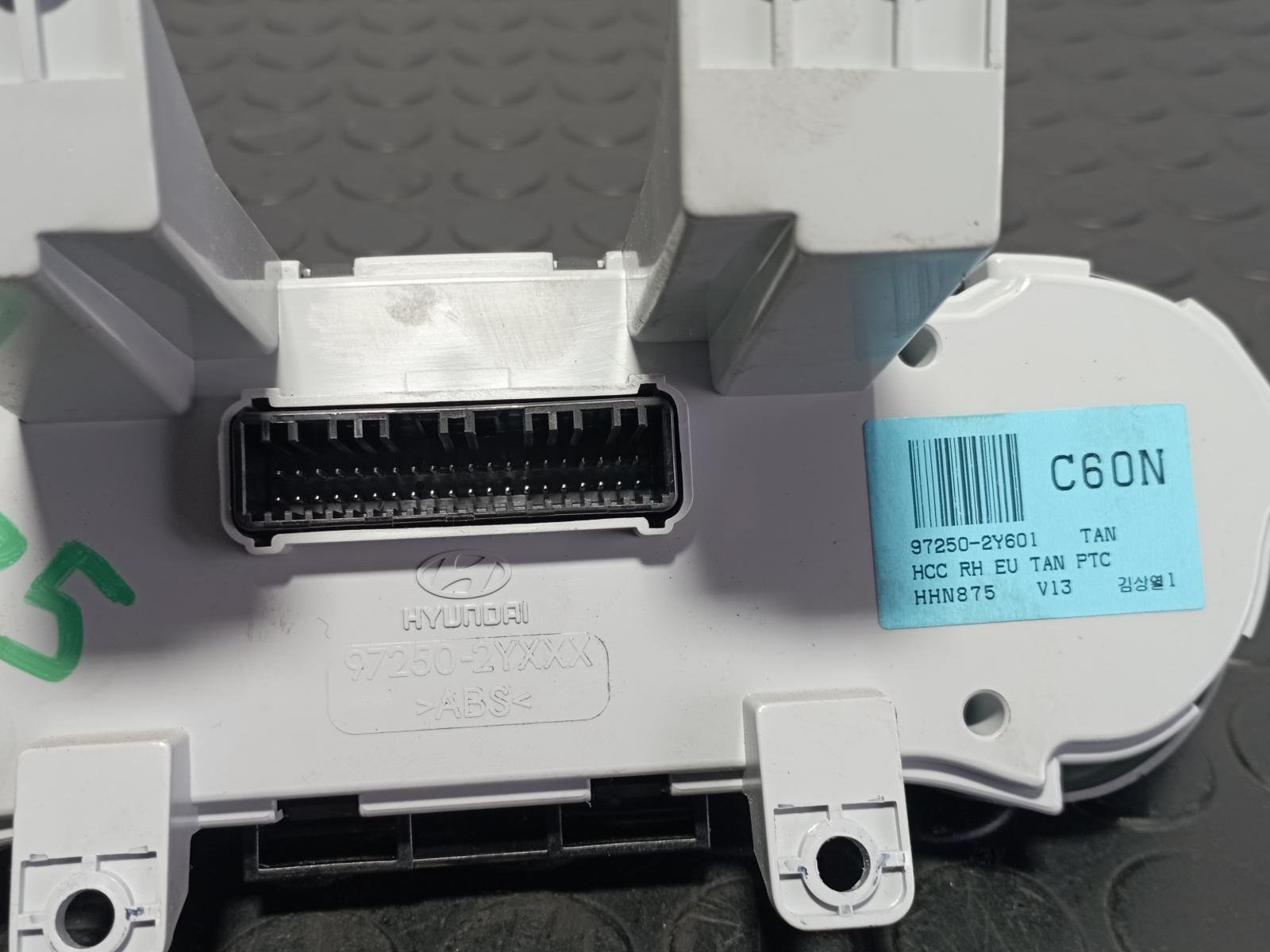 MANDO CALEFACCION / AIRE ACONDICIONADO HYUNDAI IX35 - recambio desguace - vista 4