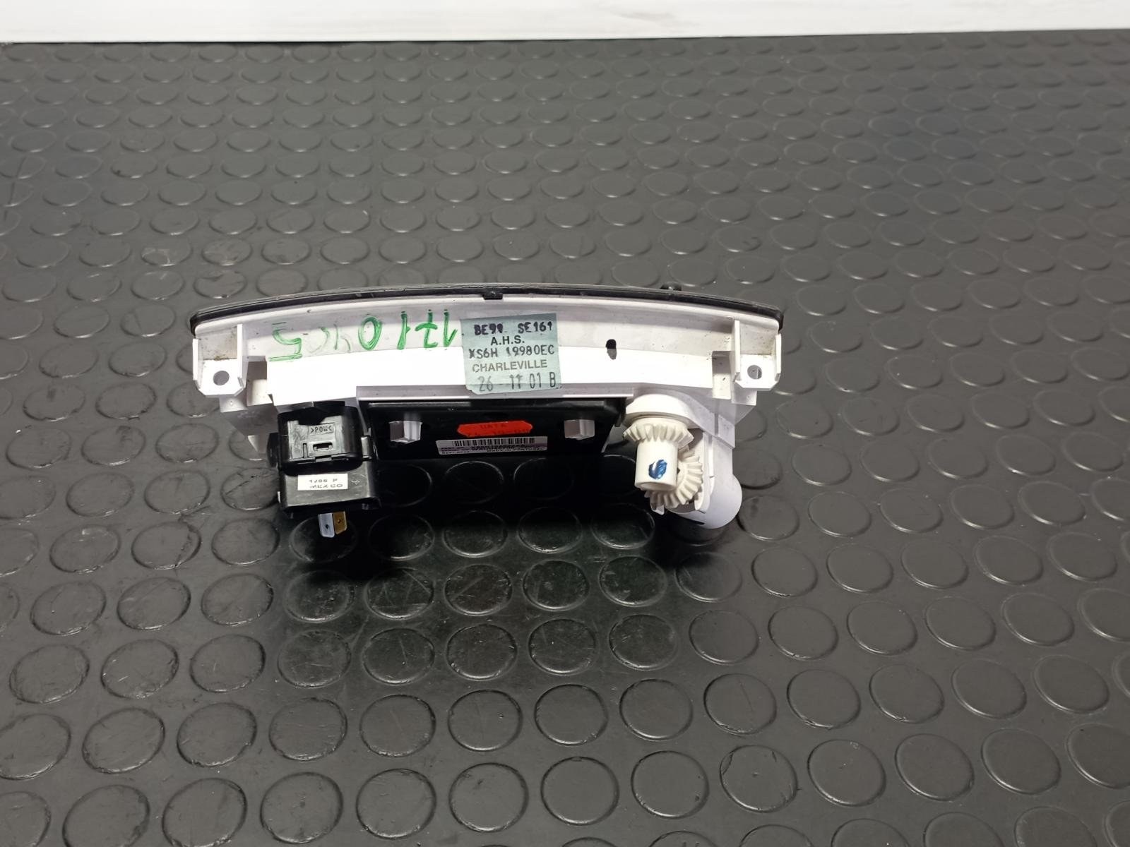 MANDO CALEFACCION / AIRE ACONDICIONADO FORD FIESTA BERLINA (DX) - recambio desguace - vista 3