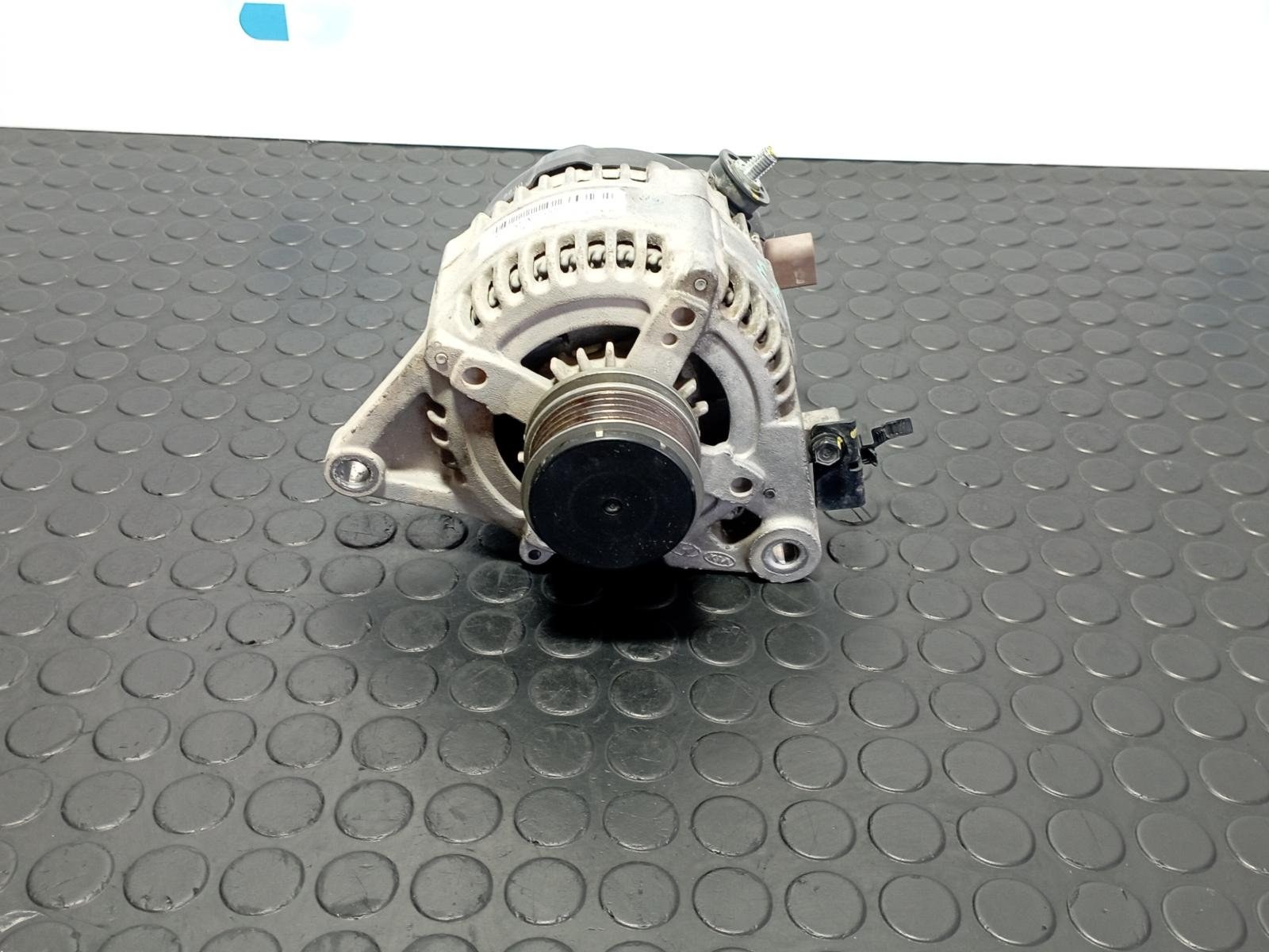 Recambio de ALTERNADOR para HYUNDAI IX20 D4FC referencia OEM IAM 373002A700 - BLANCO