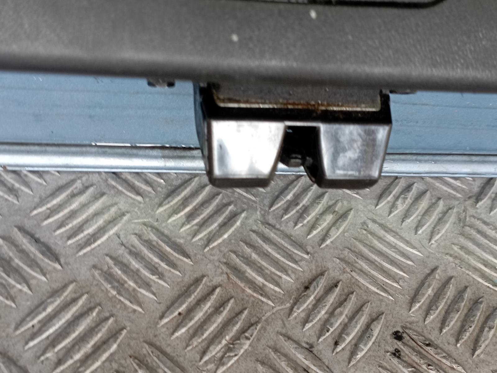 PORTON TRASERO HYUNDAI IX35 - recambio desguace - vista 4