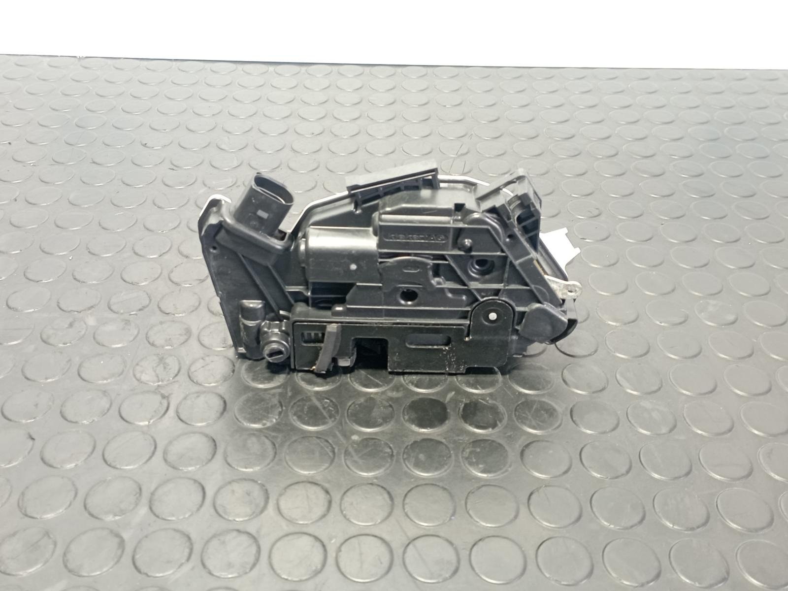 CERRADURA PUERTA TRASERA IZQUIERDA SEAT IBIZA (6J5) - recambio desguace - vista 2