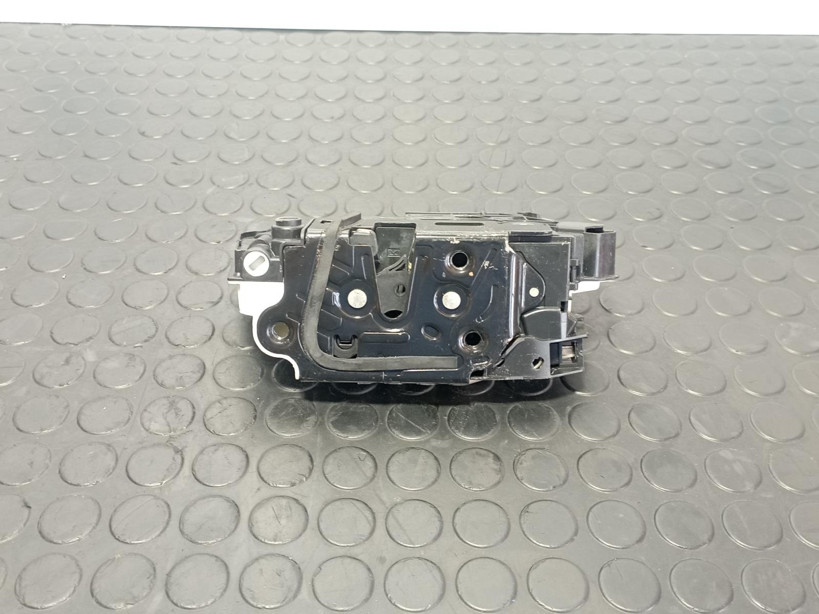 CERRADURA PUERTA TRASERA IZQUIERDA SEAT IBIZA (6J5) - recambio desguace - vista 3