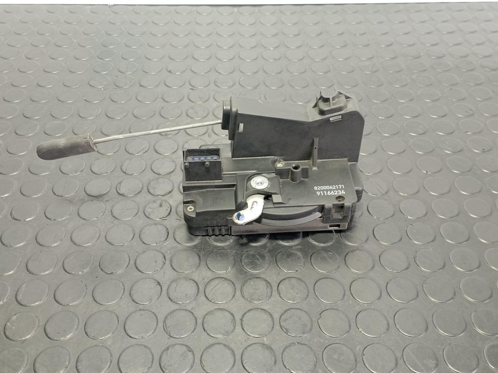 CERRADURA PUERTA DELANTERA DERECHA RENAULT TRAFIC II Furgoneta - recambio desguace - vista 2