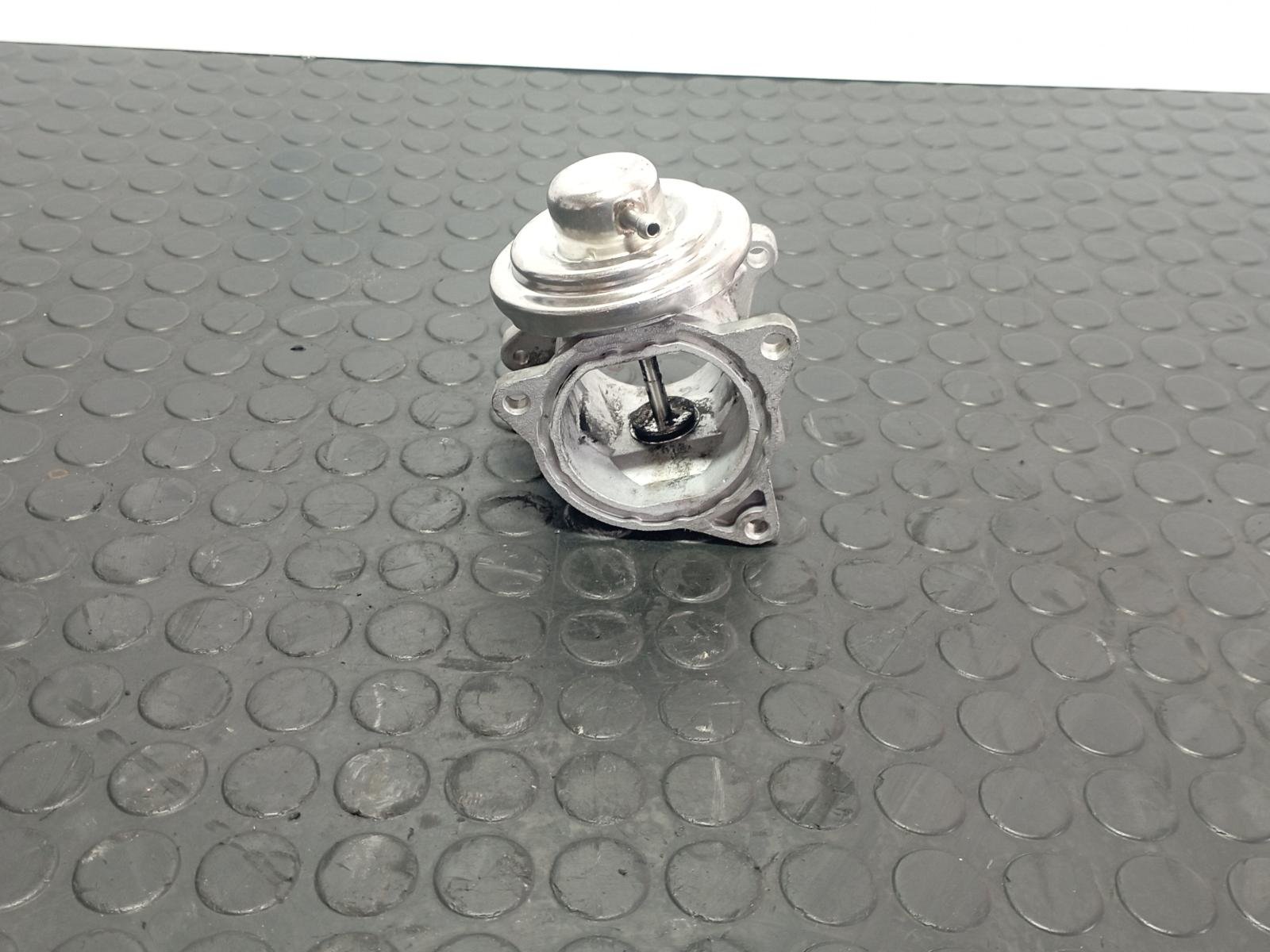 VALVULA EGR VOLKSWAGEN PASSAT BERLINA (3C2) - recambio desguace - vista 4