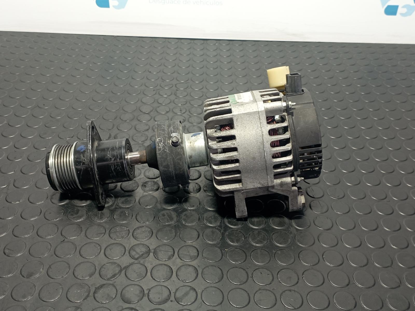 ALTERNADOR FORD FOCUS BERLINA (CAP) - recambio desguace - vista 2