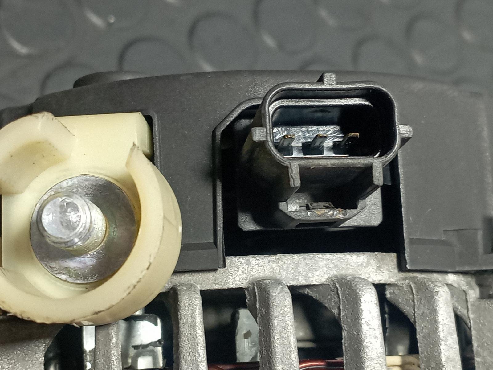 ALTERNADOR FORD FOCUS BERLINA (CAP) - recambio desguace - vista 6