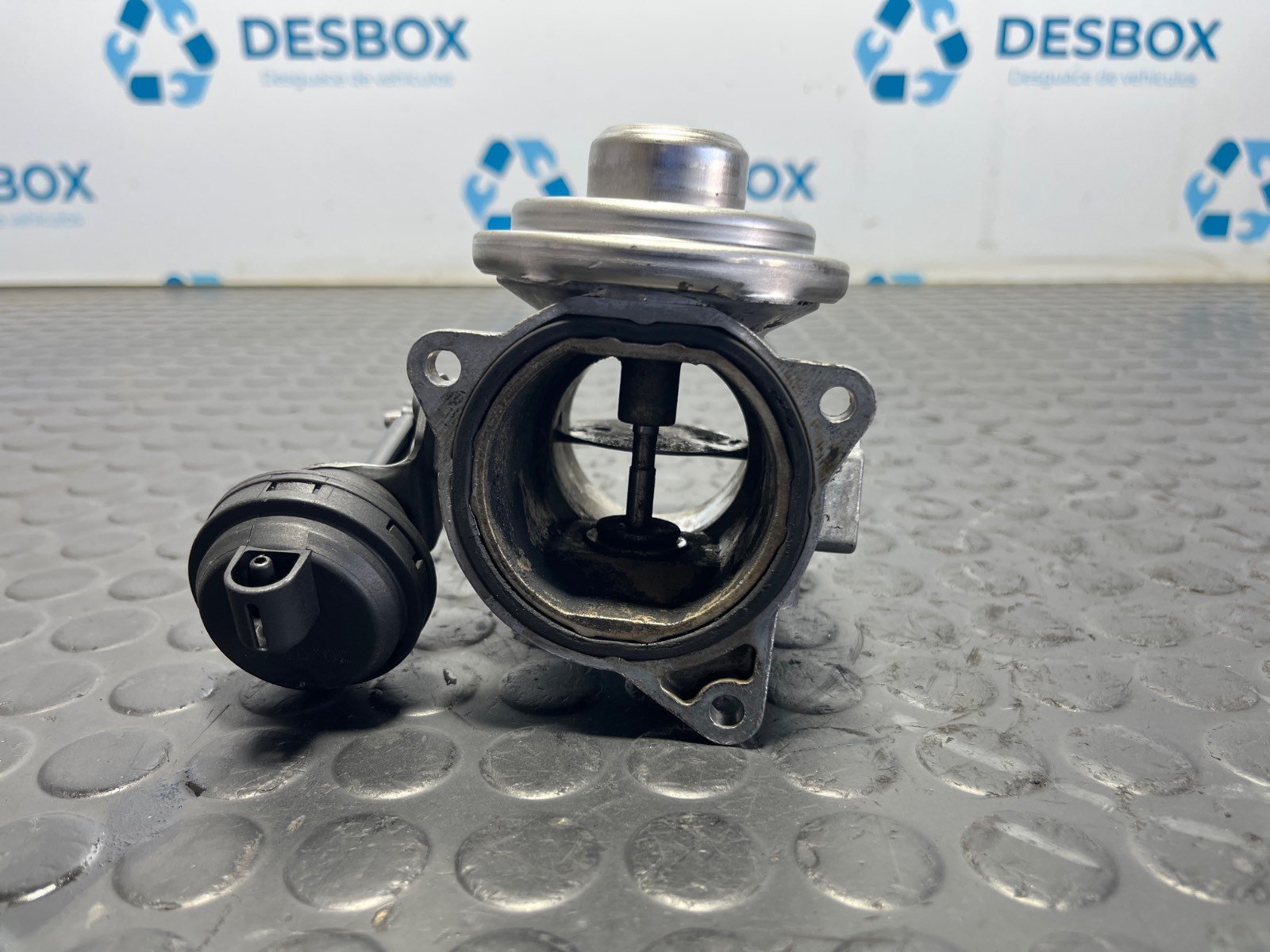 VALVULA EGR VOLKSWAGEN PASSAT BERLINA (3B3) - recambio desguace - vista 3