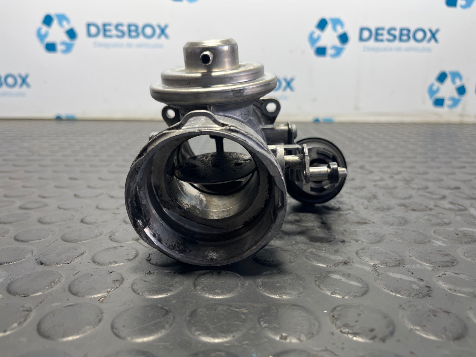 VALVULA EGR VOLKSWAGEN PASSAT BERLINA (3B3) - recambio desguace - vista 5