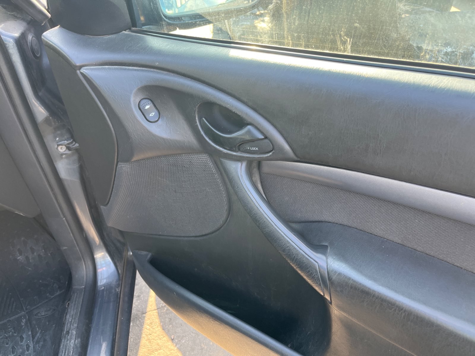 PUERTA TRASERA IZQUIERDA FORD FOCUS BERLINA (CAK) - recambio desguace - vista 3