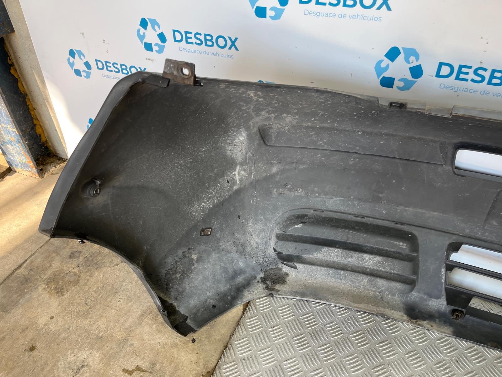 PARAGOLPES DELANTERO RENAULT TRAFIC II Furgoneta - recambio desguace - vista 8