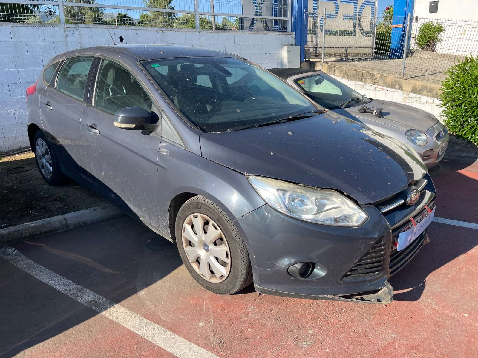 FORD FOCUS III Sedán