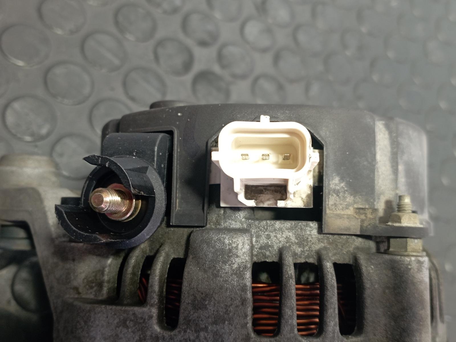 ALTERNADOR FORD FOCUS BERLINA (CAK) - recambio desguace - vista 4
