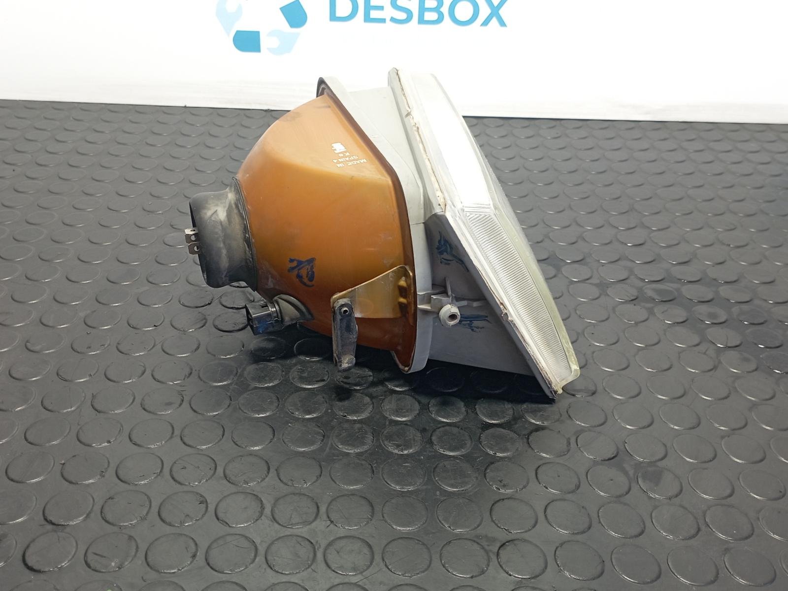 FARO DERECHO PEUGEOT 205 BERLINA - recambio desguace - vista 3