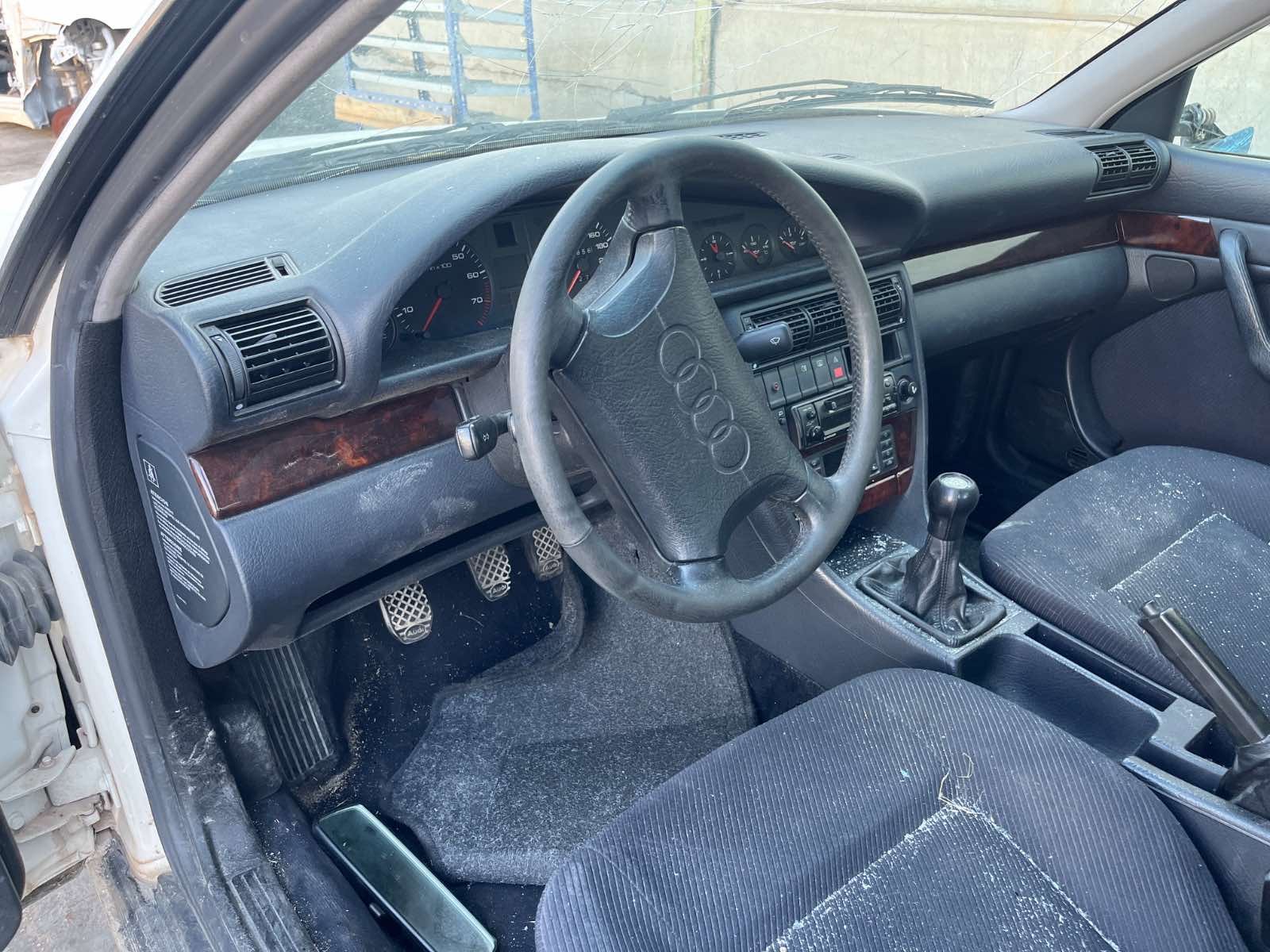 PARAGOLPES DELANTERO AUDI 100 C4 Sedán - recambio desguace - vista 4
